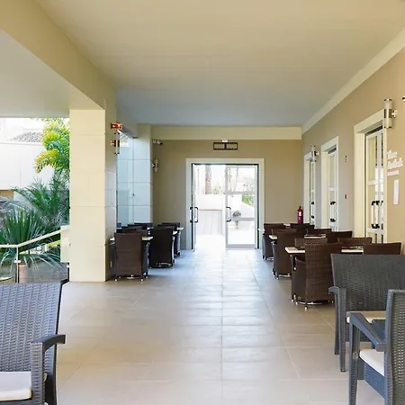 Vitor's Plaza Apartahotel 4*